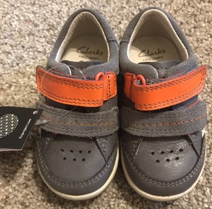 clarks size 2 baby shoes