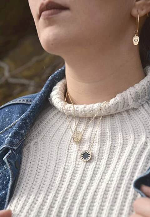 Collana Placcato Oro 18 Carati, Ciondolo Stella, Smalto Nero E Ossido Di Zircone - Immagine 2 di 3