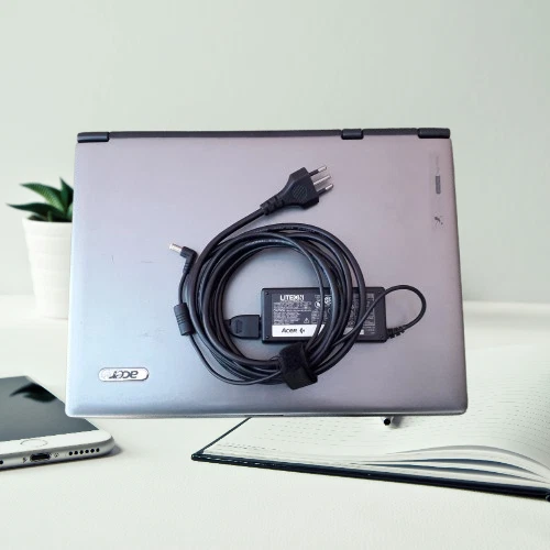 ACER TravelMate 4001WLMi notebook 15,4" Windows Thin PC - Immagine 2 di 3