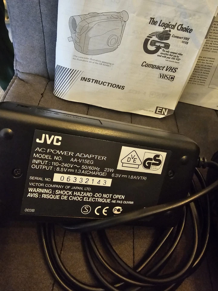 JVC GR-AX380 Camcorder VHSC Tape Analogue Retro Video Camera - Bild 3 von 4