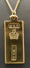 Commemorative QE2 Silver Jubilee 1977 Gold Plated Pendant Queen Elizabeth II c