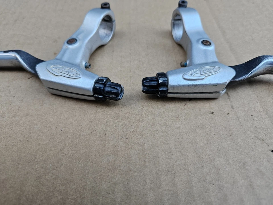 Juego de palancas de freno izquierda + derecha para bicicleta de montaña Avid BB abrazadera de 22,2 mm plateada Foto 4 de 4