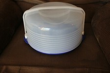 TUPPERWARE CAKE TAKER OPAQUE WITH BLUE BASE