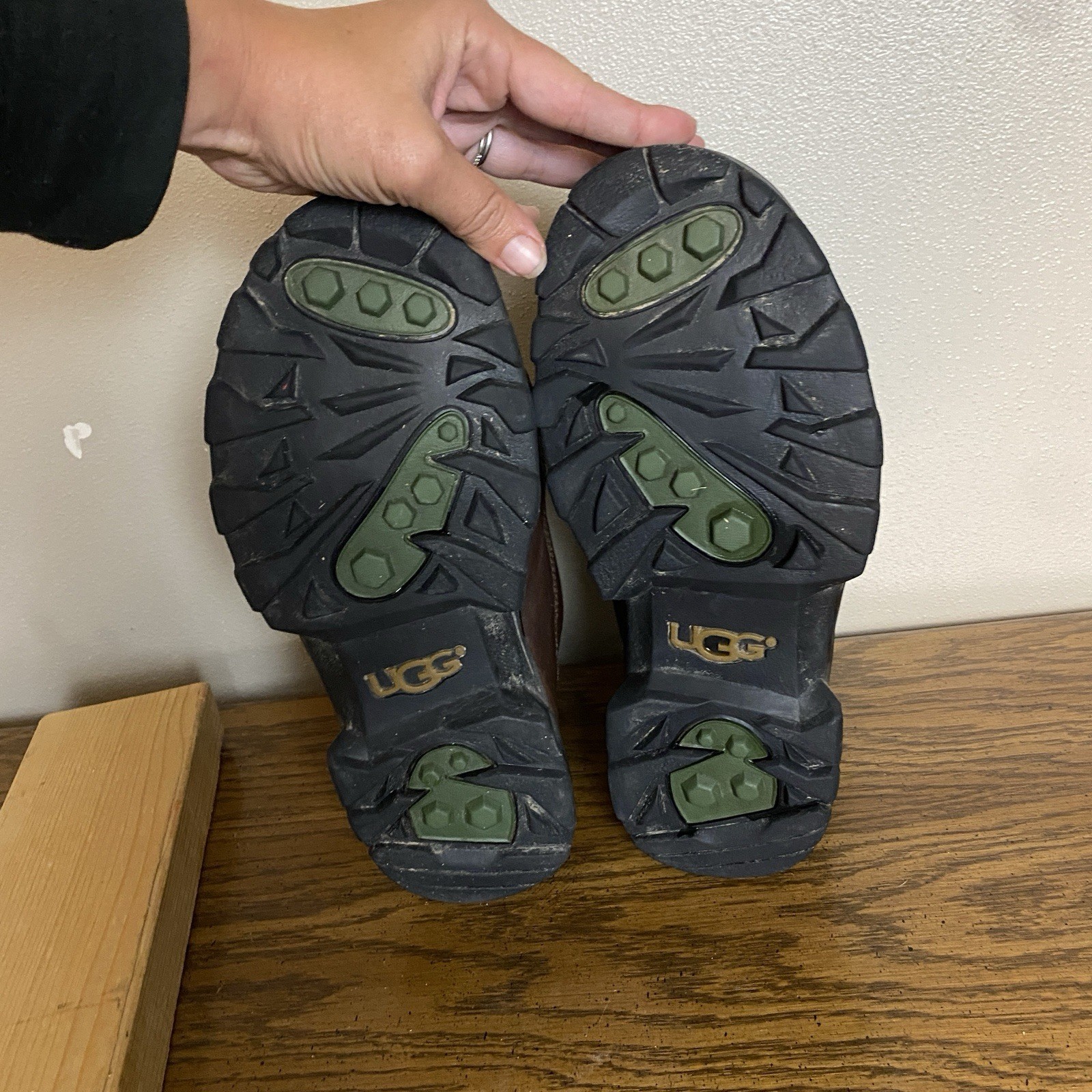 SAOLA Stivali Uggs stile donna # 5385 pelle zip suola gomma taglia 10