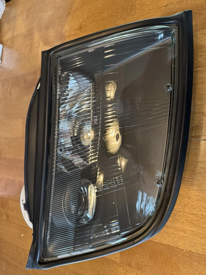 1991 Nissan 300ZX Z32 USDM Passenger Side Headlight Assembly – OEM – Clear Lens - Image 2 of 4