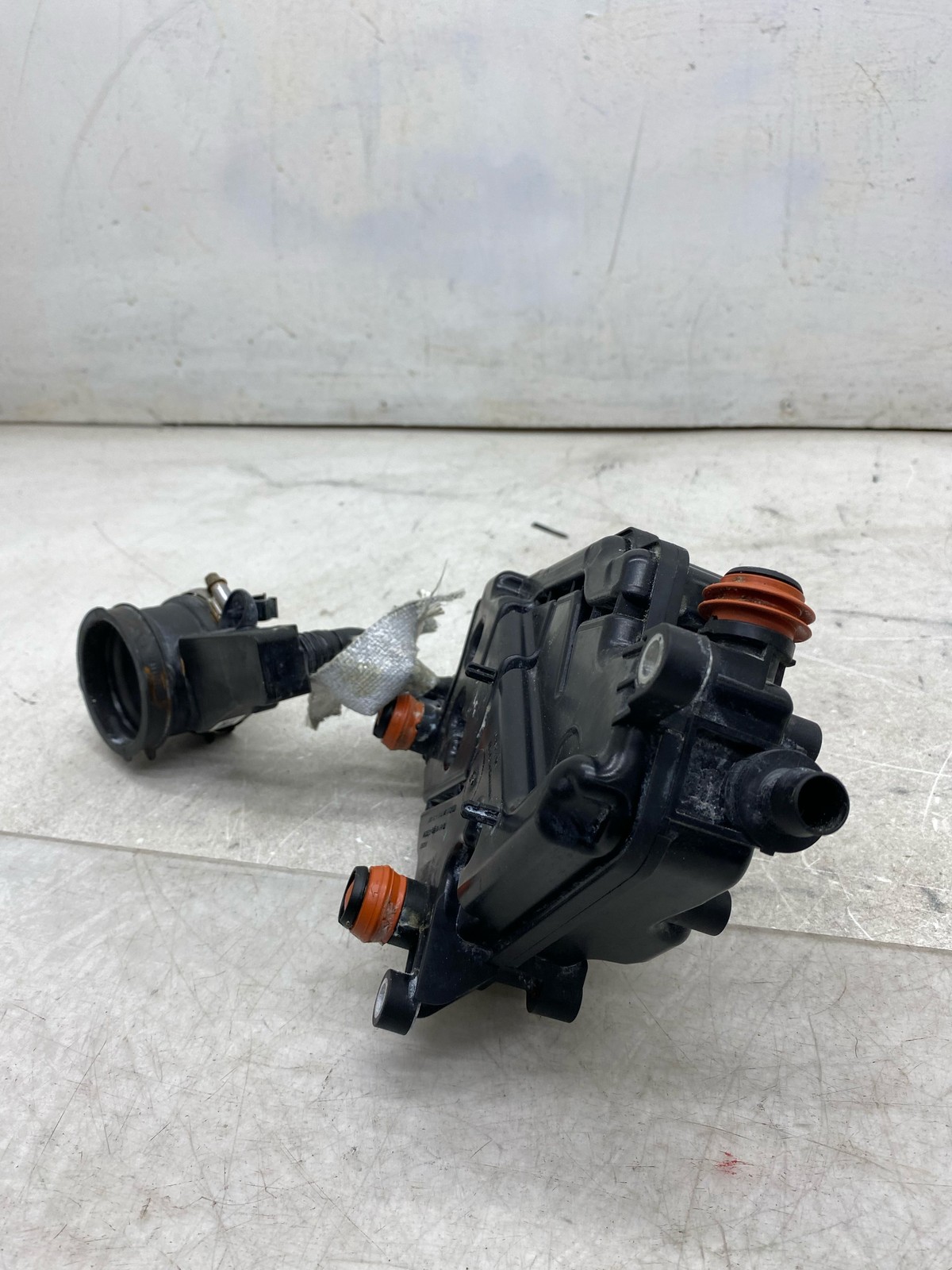 2020-2025 ASTON MARTIN DBX OEM 4.0L RIGHT PCV VALVE OIL SEPERATOR 1770783100