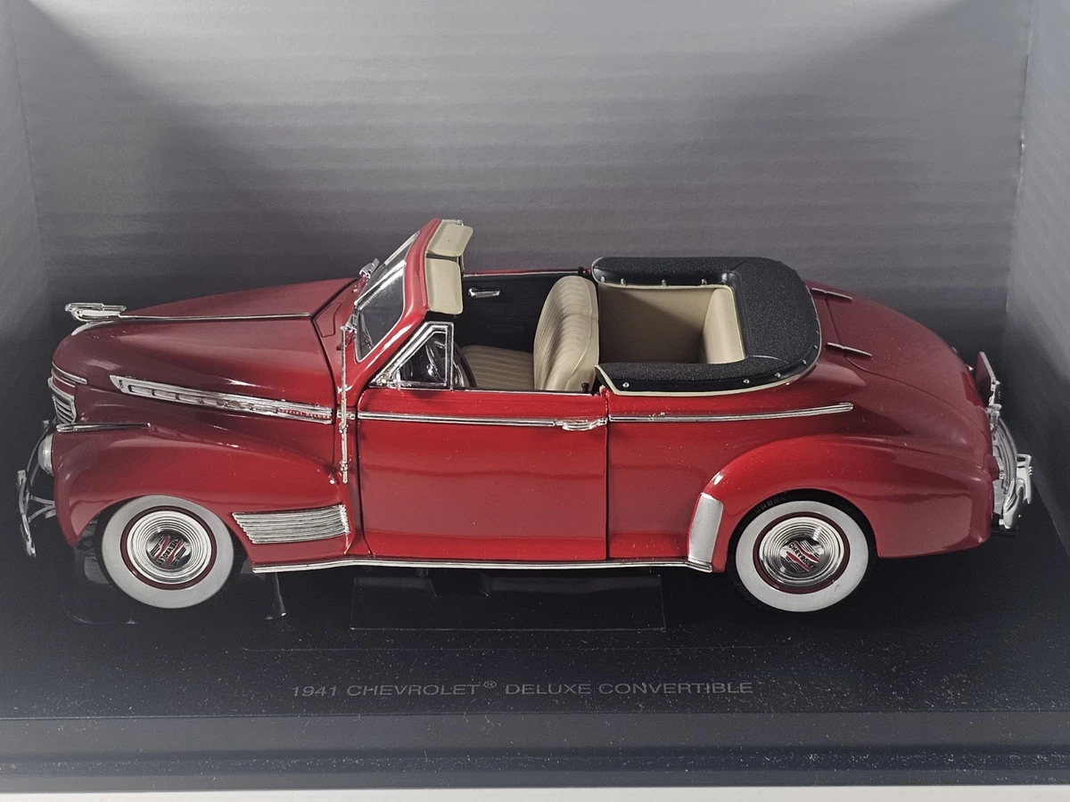 Universal Hobbies 1/18 - Chevrolet De Luxe Convertible Black 1941