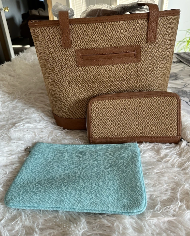 Monedero Thirty One LITTLE DREAMER en Bolso de Mano de Paja Natural Forro Azul Claro Usado en Excelente Condición Foto 2 de 4