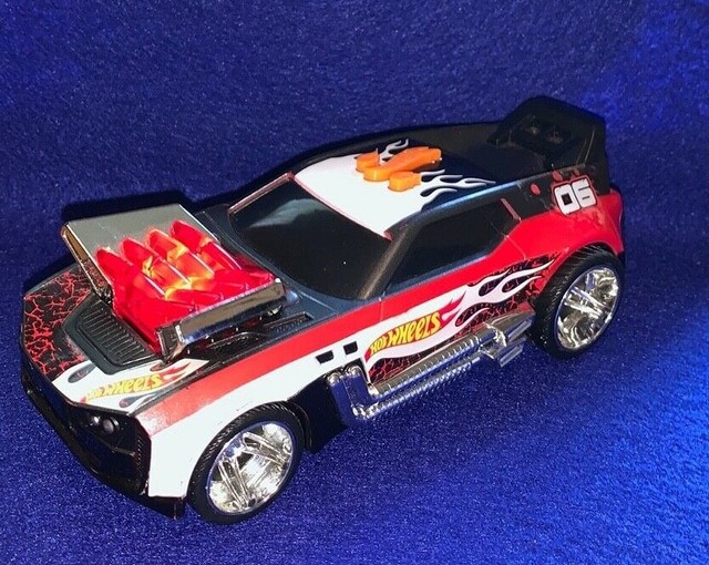 Hot Wheels Toy State 6.5" Battery Operated 06 Race Car w/Lights, Sound