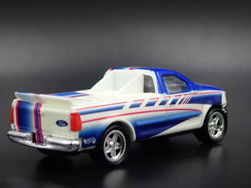 Modello Diorama Diecast In Scala 1/64 Di Un Pickup Ford F150 Bianco 1997 - 2004 - Foto 5 di 8