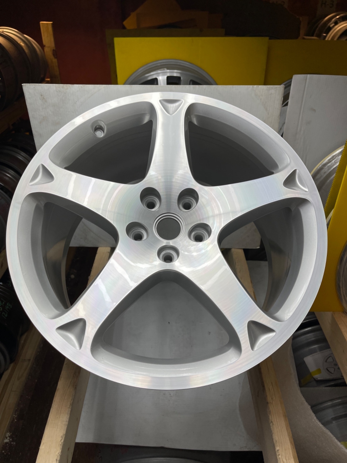 Ferrari California (2008-2014) OEM WHEEL RIM 19x8 OEM# 246441