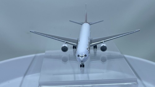 Herpa Wings 1:500 Emirates Airlines Boeing 777-300 Aircraft A6-EMM Airplane - Picture 9 of 15