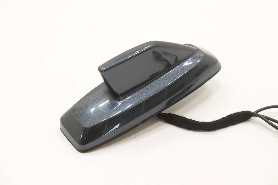 Chevrolet Suburban 2019-2020 techo trasero antena aleta de tiburón OEM 84445288 GRIS_GJI Foto 2 de 4