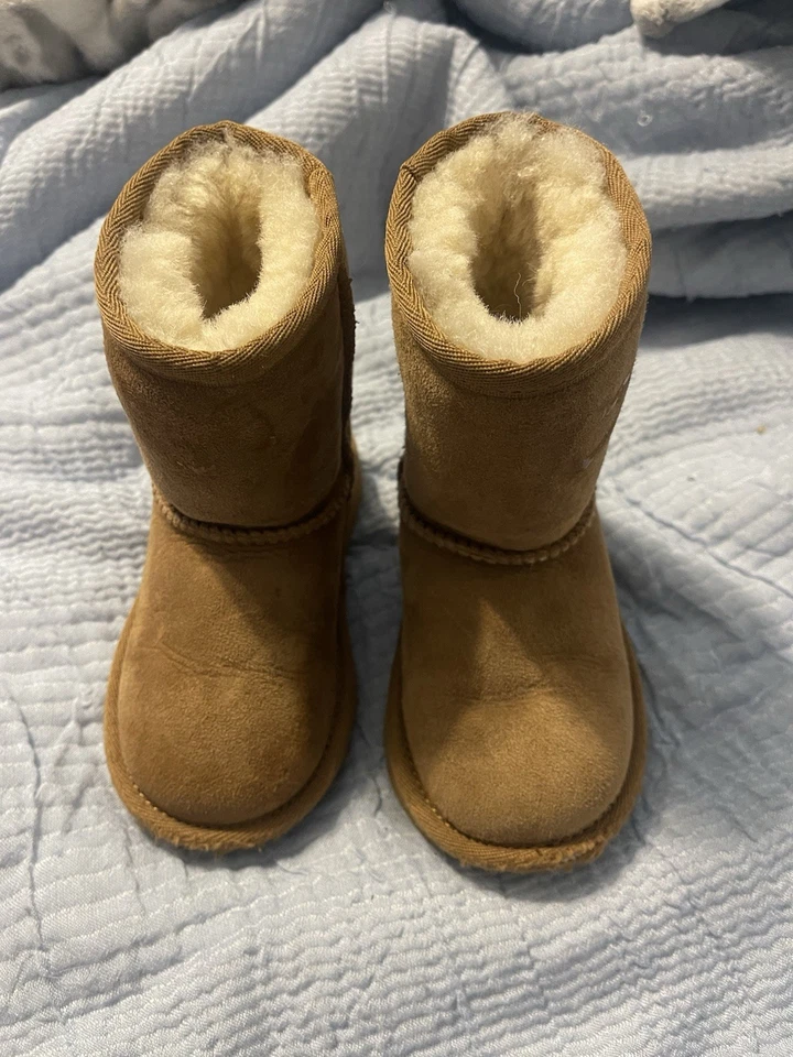 UGG Toddler Boots Size 8 - Image 3 of 4