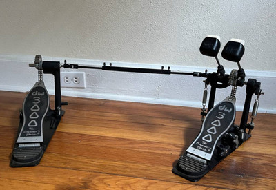 DW Drums 3000 Series Dual-Chain Drive Double Bass Drum Pedal w/Free Shipping