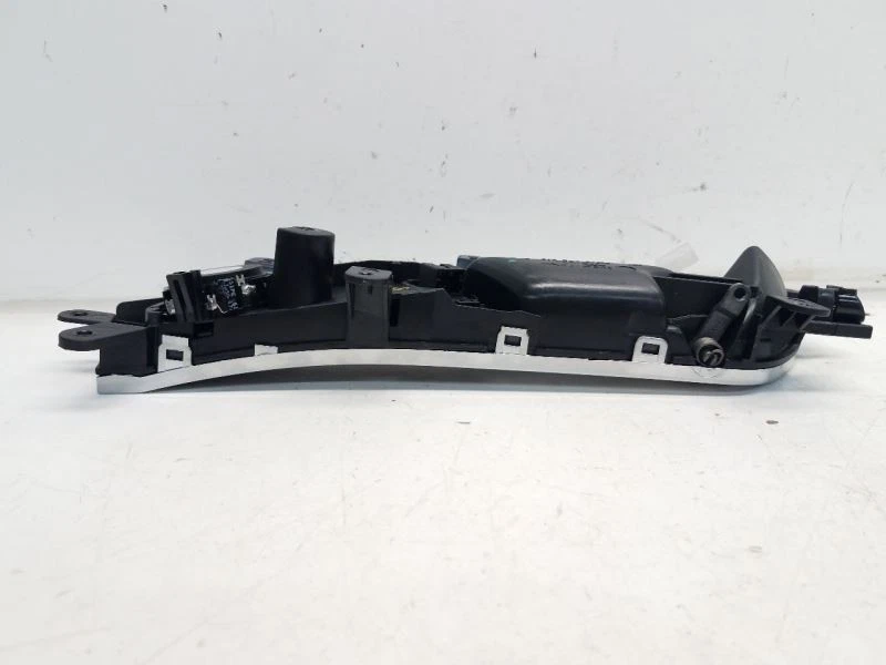 Audi A6 2008 (3,2 L/AT) conductor delantero izquierdo interior manija de puerta potencia *plateado* Foto 4 de 4