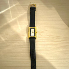 Gucci Women’s Rectangular Gold-Plated Quartz Analogue Watch, Black Leather Strap