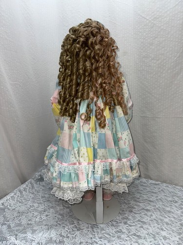 VE Turner Signed 32/250 Vinyl Doll 28” - Picture 6 of 9