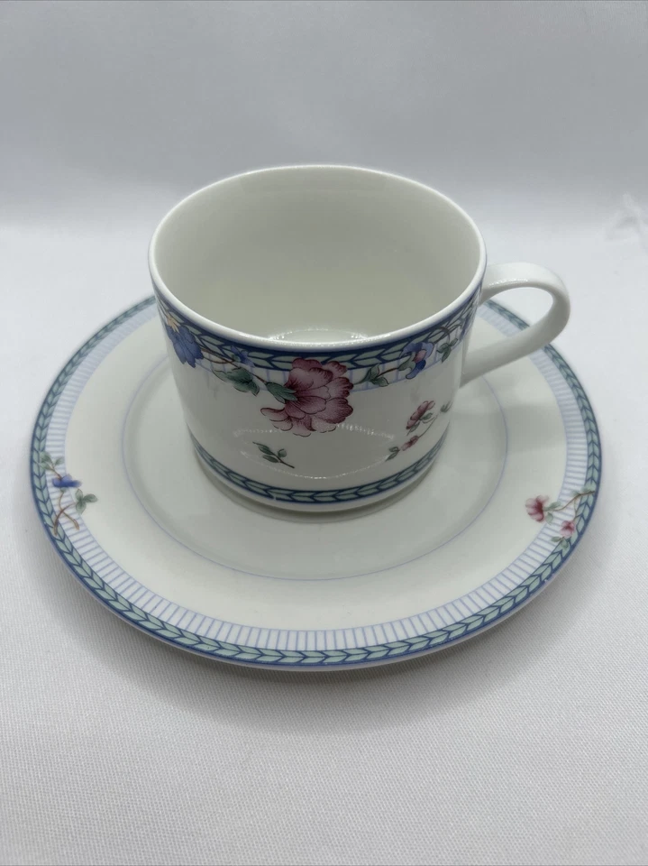 Juego de tazas y platillos de colección de porcelana fina Oneida “Blue Lattice” (4) Foto 2 de 4