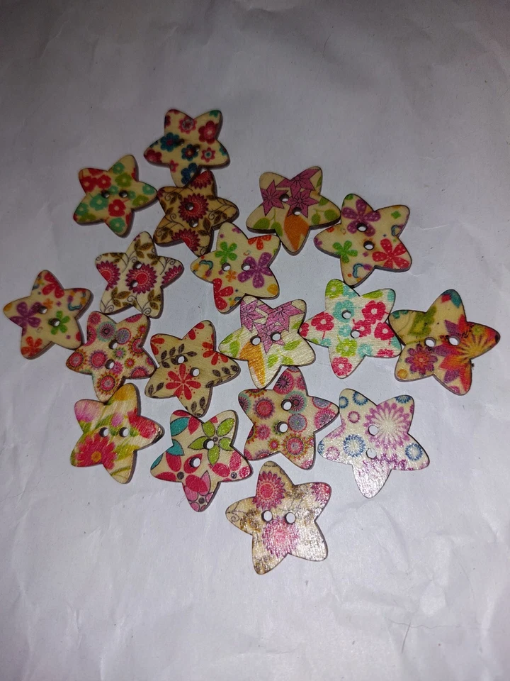2 Packs of 50 Star Shaped Buttons in Each Pack, Wooden multicoloured patterned. - Image 3 of 4