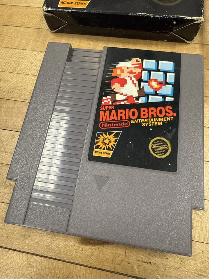 Super Mario Bros. CIB 3-й выпуск, 5 винтов, середина 1986 года (с руководством) отсутствует крышка коробки - Изображение 3 из 4