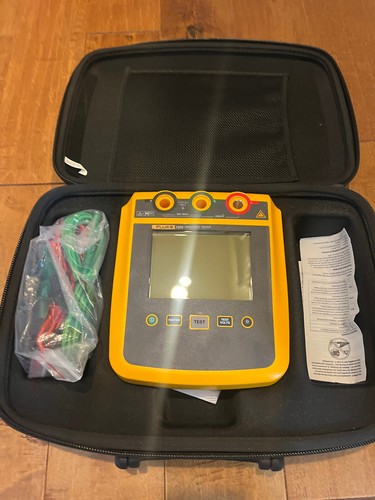 Kit probador de resistencia de aislamiento/megohmímetro Fluke 1535, 2500 V/500 GΩ - Imagen 7 de 15