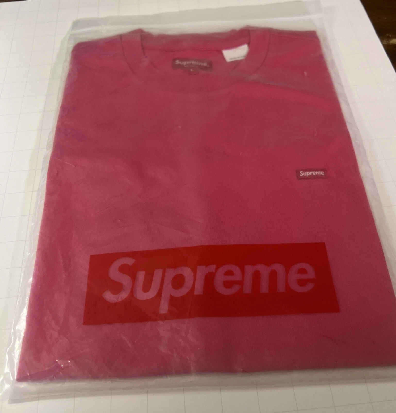 SUPREME SMALL BOX TEE / TAILLE GRAND / MAGENTA / FW22 SEMAINE 1 (100% AUTHENTIQUE) (NEUF)