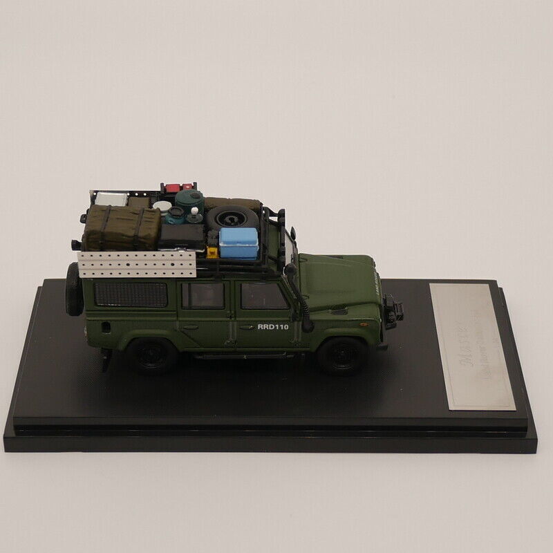 1:64 Master Land Rover Defender 110 With Luggage Model