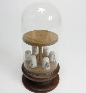 WOODEN BASE THIMBLE DOME DISPLAY with 6 Norman Rockwell 1980Thimbles AA2B2207