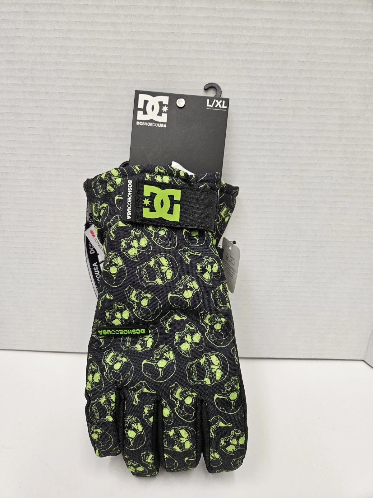 DC Shoes Graphic Print Insulated Winter Snow Gloves Mens size L/XL
Opens in a new window or tab