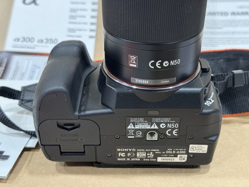 SONY DSLR-A300 Digital Camera Bundle (2 Batterie, Charger , Bag ) Mint ! - Picture 3 of 11