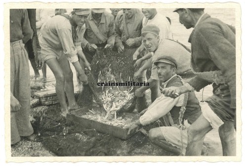 Orig. Foto Bevölkerung bei Fischfang in CHALKIDIKI b. Saloniki Griechenland - 第 1/1 張圖片