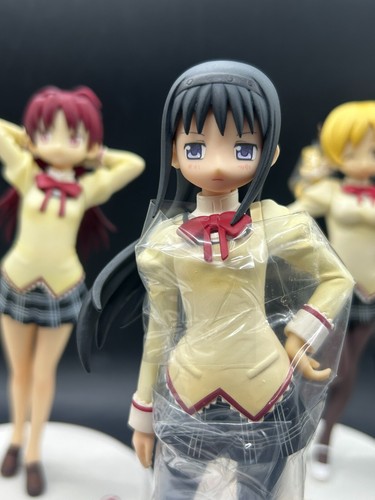 Figura BANPRESTO Puella Magi Madoka Magica DX Uniforme Escolar Ver. Juego de 5 - Imagen 3 de 5