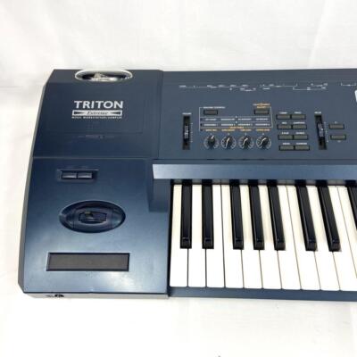 Korg Triton Extreme 61 Music Workstation Synthesizer with Korg Triton Extreme 61 Music Workstation Synthesizer with