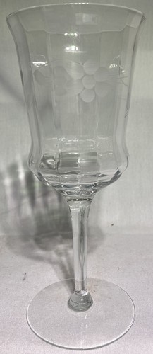 Vintage 6 Crystal Wine Glasses Etched Leaves Berries 8’ tall Very Pretty - Picture 2 of 6
