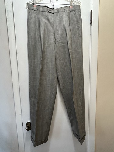 Jhang BarnesHoundstooth 100% Wool; 40 R Shoulder to shoulder 21.25 In - Picture 8 of 14