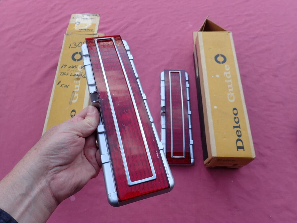 Oldsmobile 98 1969 lentes de luz trasera, par, ¡nuevo en stock! 5961282 lente, lámpara Foto 3 de 4