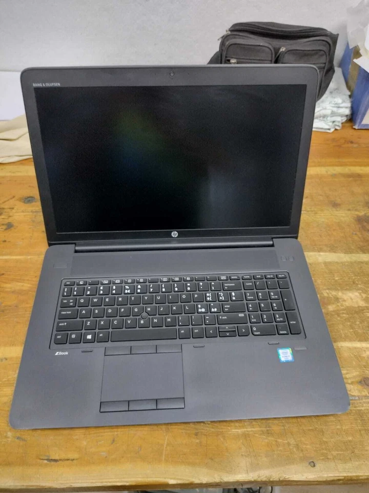 ZBOOK 17 G3 M3000M 4GB SCHEDA VIDEO DED 32GB RAM 17.3" i7 6820HQ WORKSTATION - Immagine 2 di 4