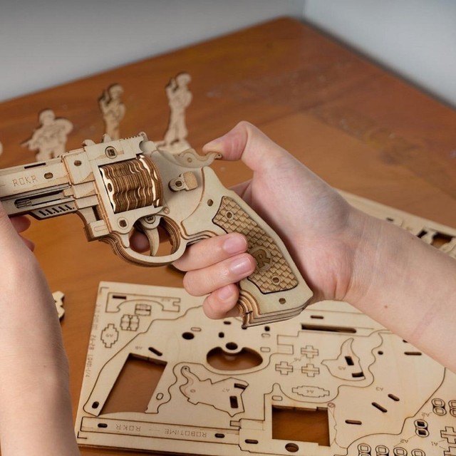 Robotime Rokr CORSAC M60 Justice Guard Wooden Puzzle Rubber Band Gun