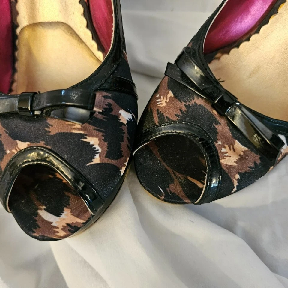 Chic Patterned Heels with Bow Detail - Image 3 of 4