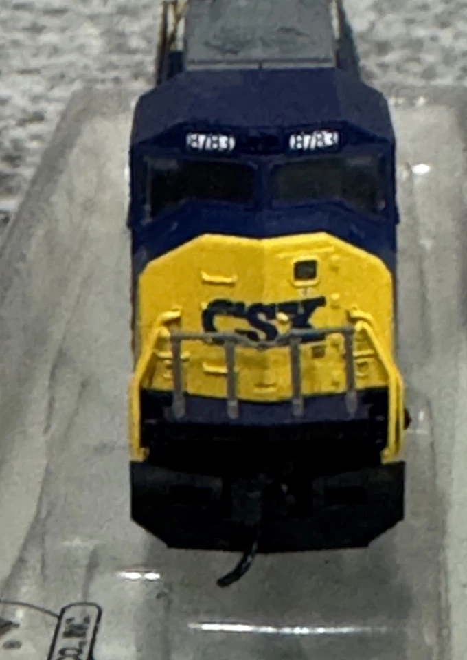 Atlas 49261 N Scale SD-60M Diesel Locomotive CSX #8783 DCC - Image 2 of 4