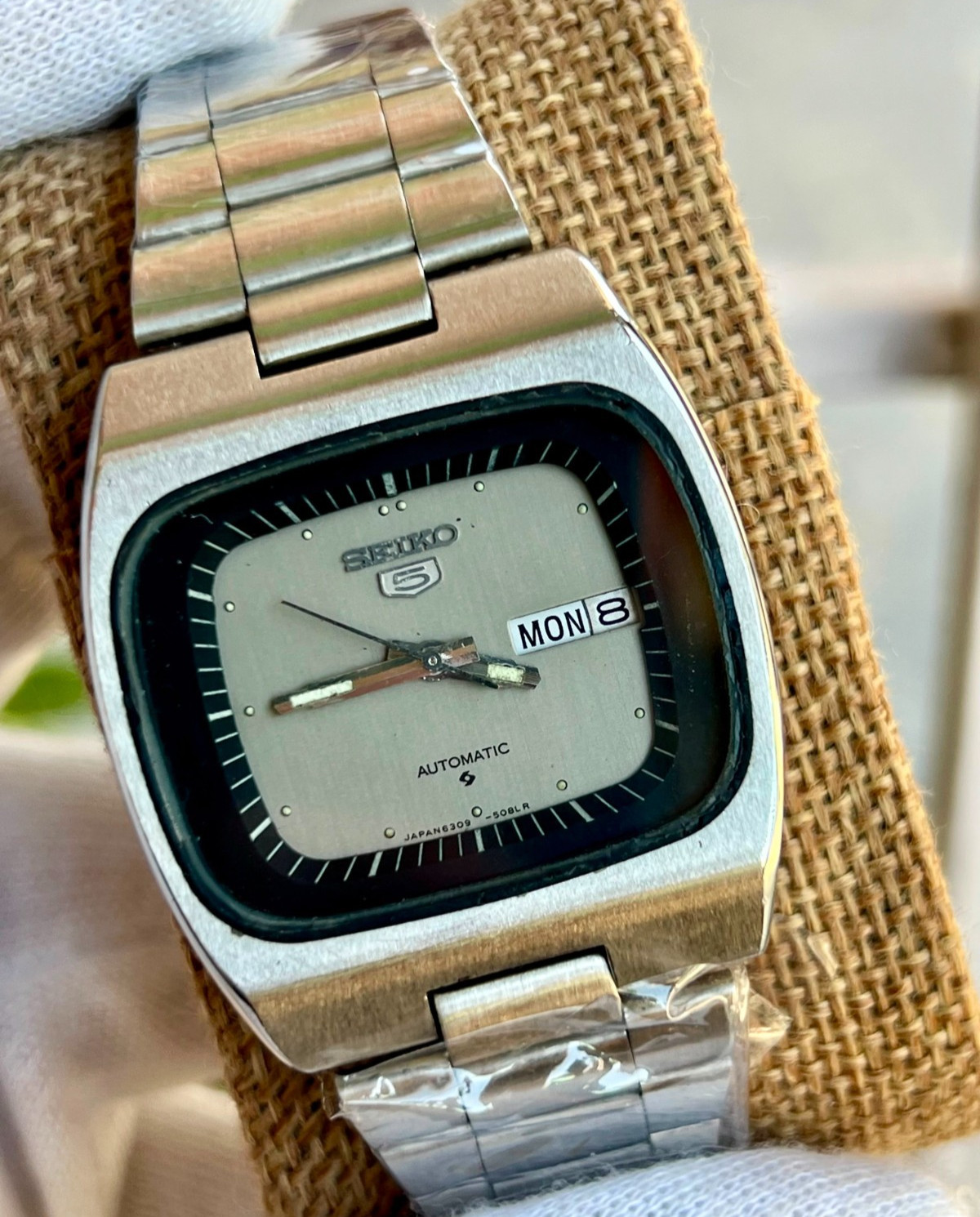 japan date shape tv made mens watch vintage and day by seiko 5 autmatic - vintagewatches.pk
