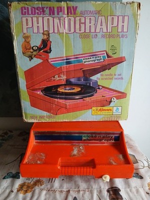 1960s Kenner General Mills Close' N Play Phonograph Record Player With Box RARE 