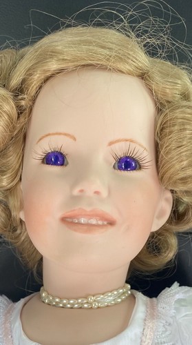 Große Shirley Temple Porzellan Puppe lila Augen leuchtend