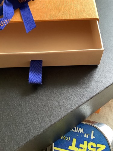 Louis Vuitton Gift Box 5,5 x4x1,25 LV. Paper Pull On Gift Cardboard Paper New - Picture 3 of 6