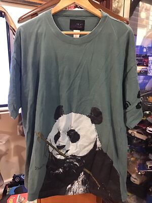 PANDA BEAR GRAY T-SHIRT. 100% Cotton Authentic-T T-Shirt. B141