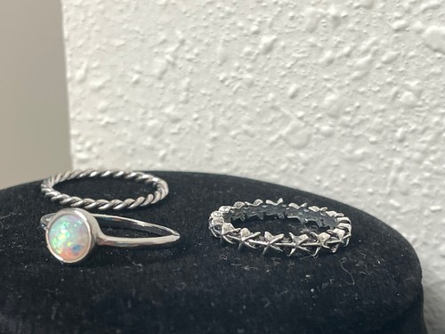 Lote vintage 3 anillos de diamantes de imitación llamativos conjunto de 7 estrellas opalescentes tono plata - Imagen 3 de 7
