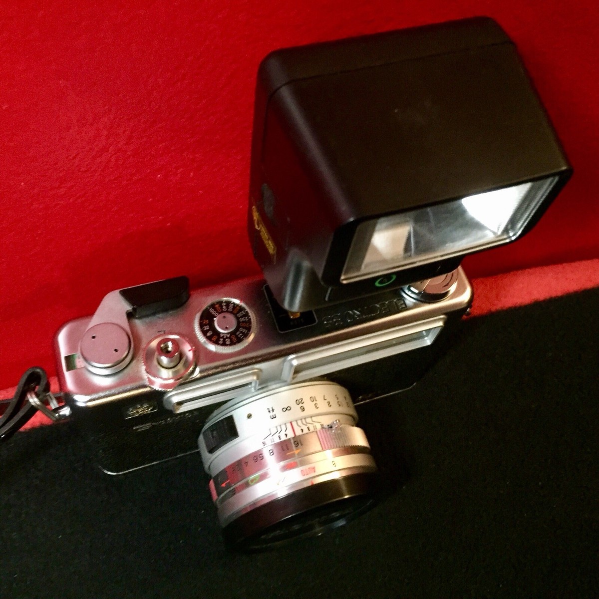 Vintage Yashica Camera Electro 35 GSN w/Sunpak Flash, Tripod Vintage Yashica Camera Electro 35 GSN w/Sunpak Flash, Tripod