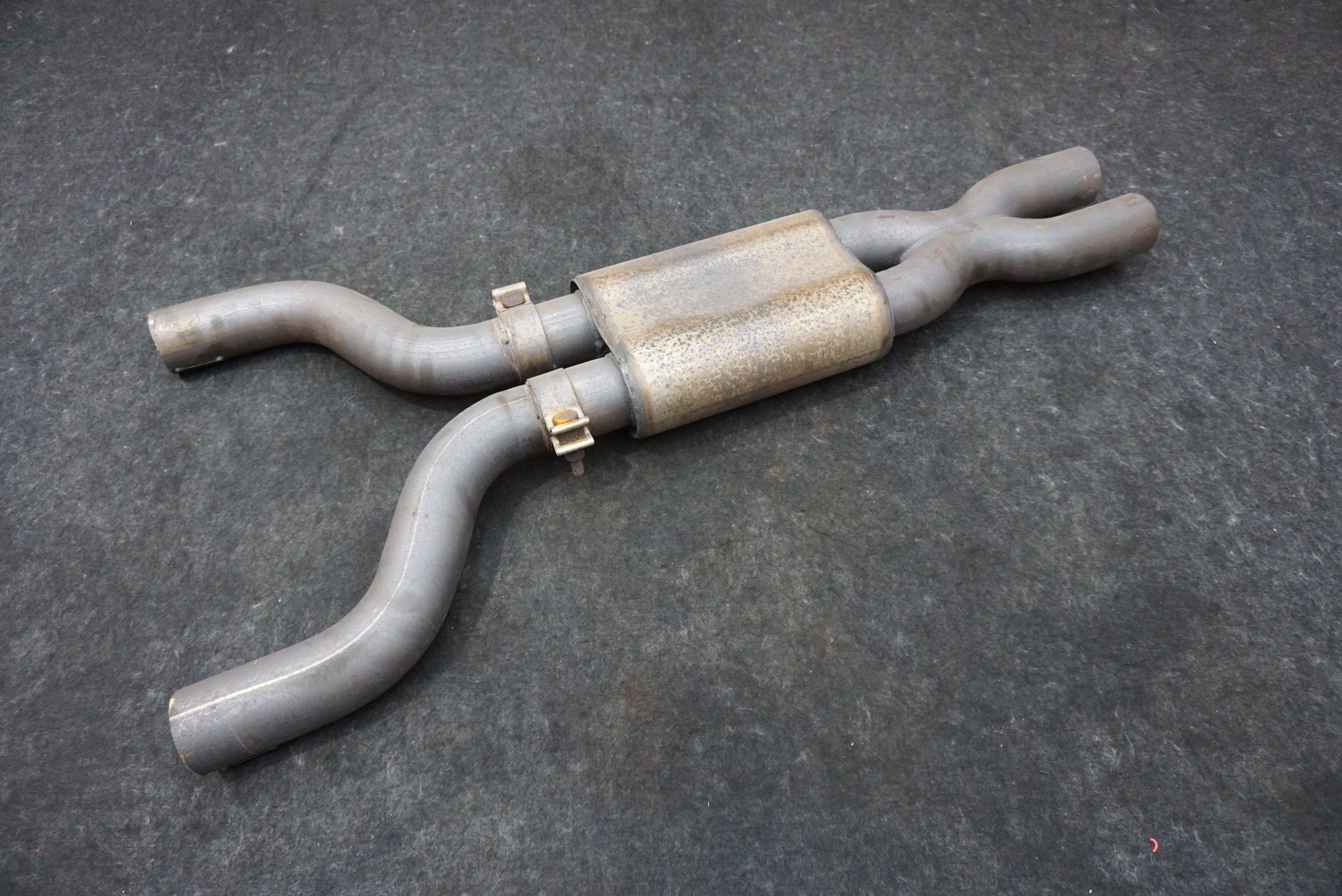 Center Mid Pipe Exhaust Resonator OEM 228235 Maserati Granturismo M145 2008-19