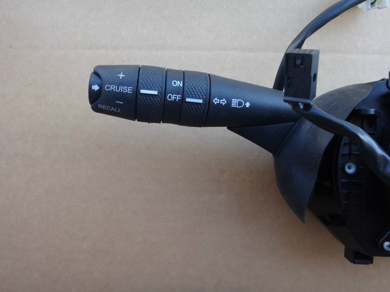 MASERATI  GT   STEERING COLUMN  SWITCH  WITH PART NO 000188224 NEEDS REPAIR 